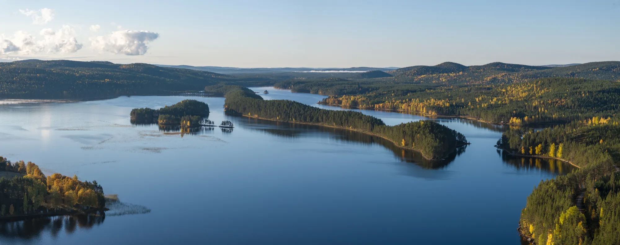 Vy över sjö i vindeln