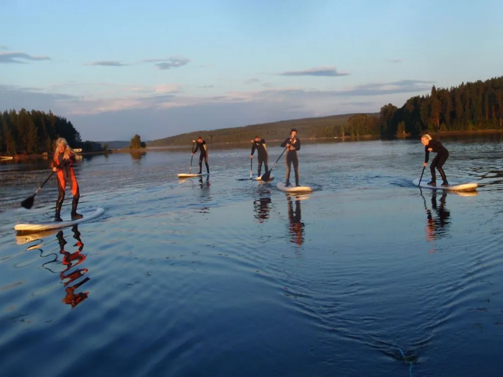 Stand up paddling with Aurora Borealis Adventure