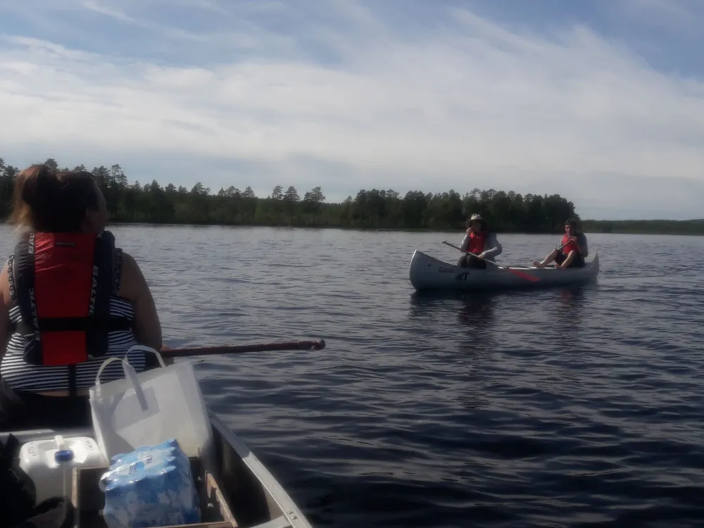 Kanotpaddling på sjö