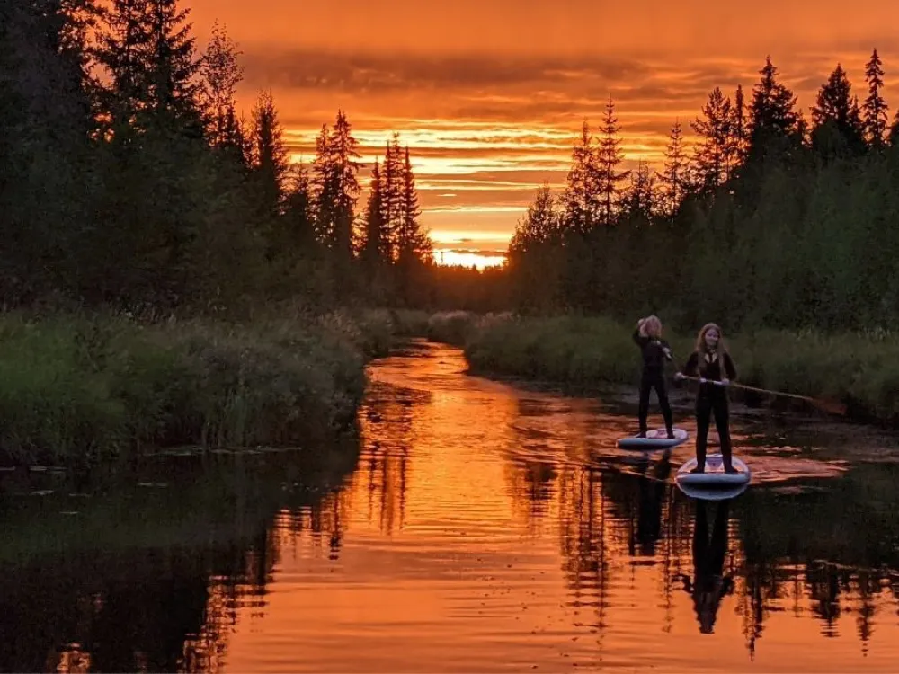 Stand up paddling with Aurora Borealis Adventure